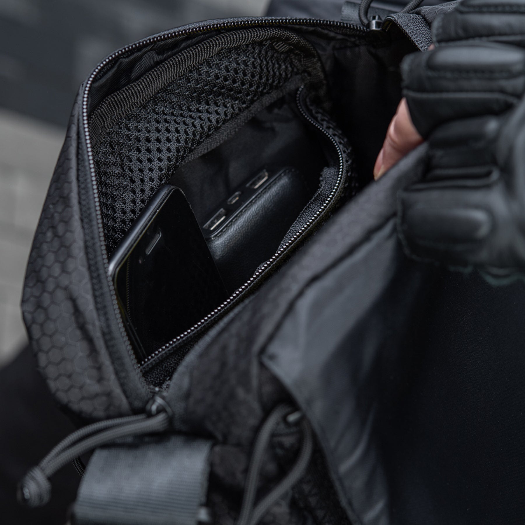 M-Tac Satellite Magnet Bag Elite Hex Black